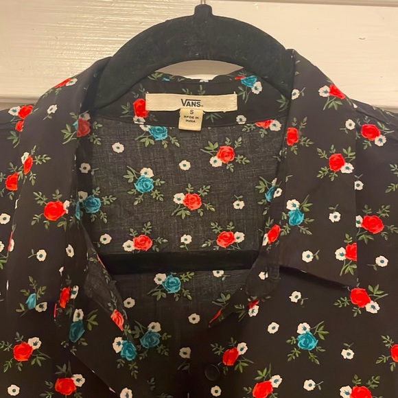 Vans Collared Button Up Floral Top 🌹 - Picture 2 of 6